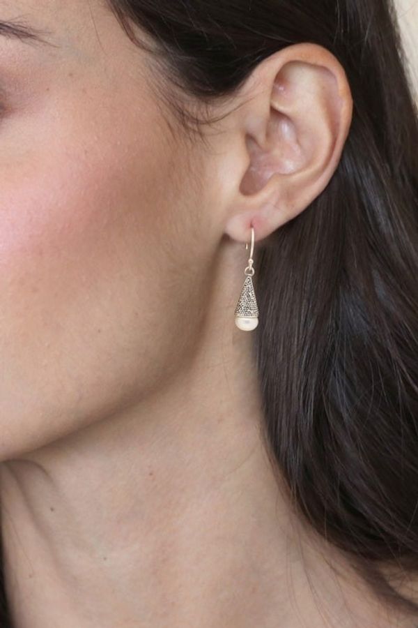 Alternate image for Indonesian Cultured Pearl and Sterling Silver Earrings Moonlight Cones