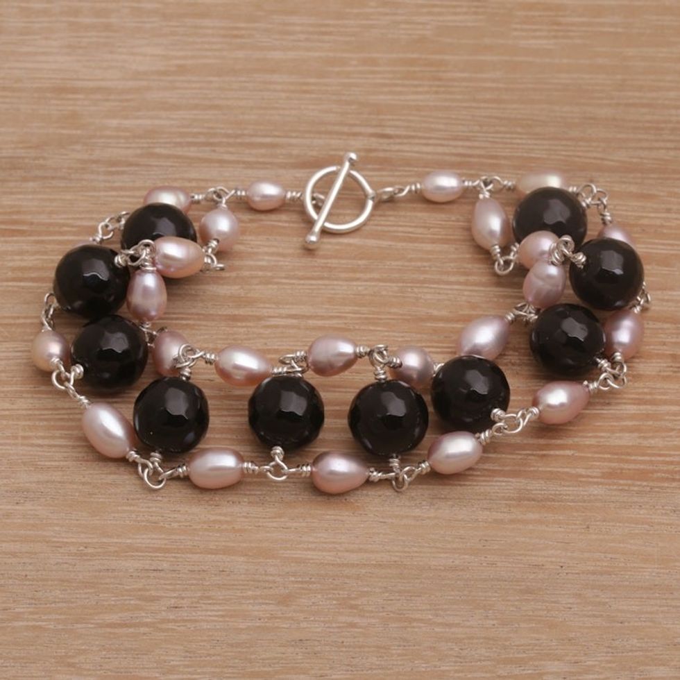Cultured Freshwater Pearl and Onyx Beaded Link Bracelet 'Classic Radiance'