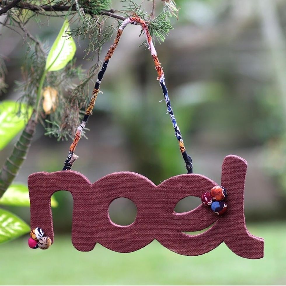Handmade Jute Noel Batik Holiday Wall Art Ornament 'Batik Noel'