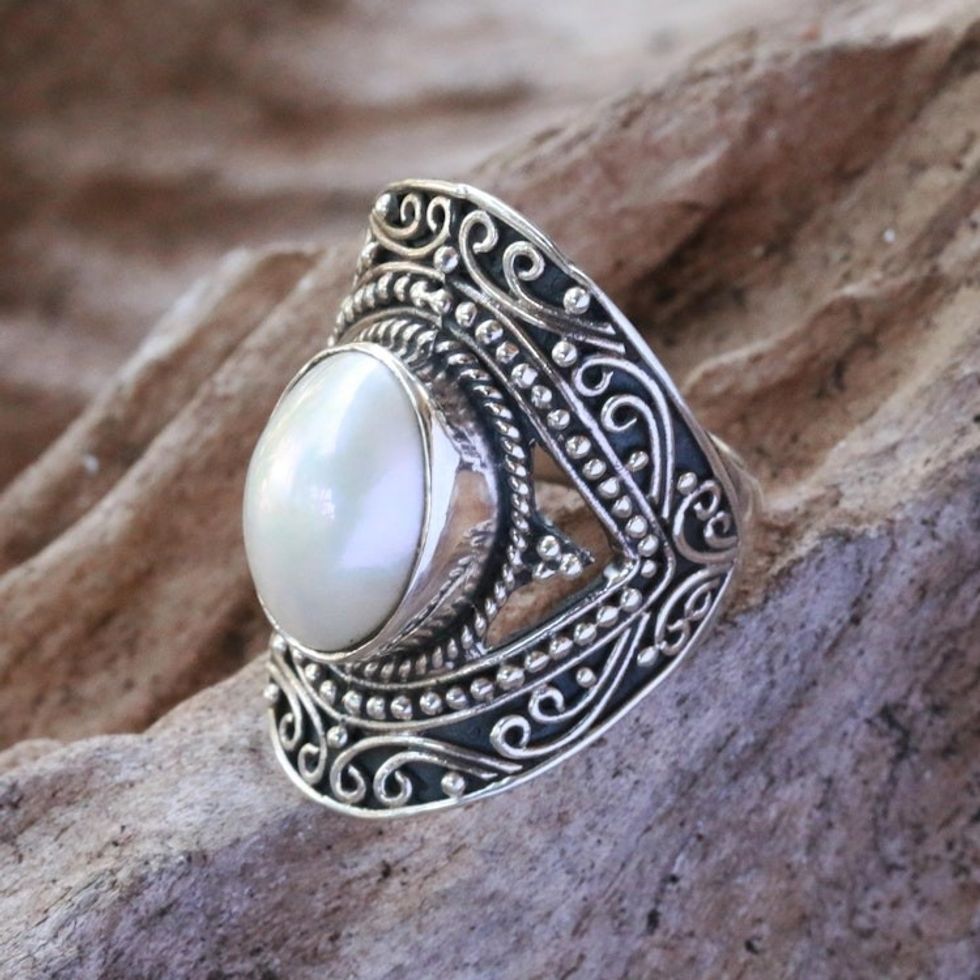 Artisan Crafted Cultured Pearl Cocktail Ring from Bali 'Solitary Glow'