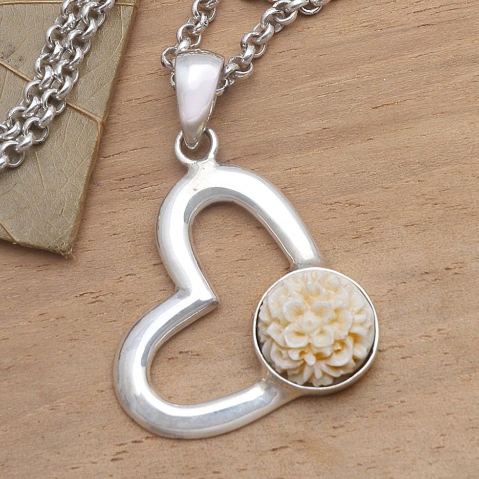 Carnation Heart Necklace in 925 Silver 'Carnation Romance'