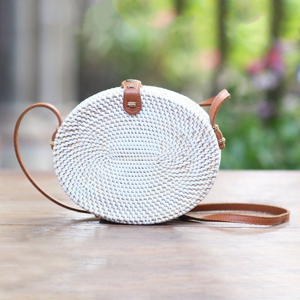 White Oval Bamboo Shoulder Bag with Faux Leather Strap 'White Island Oval'