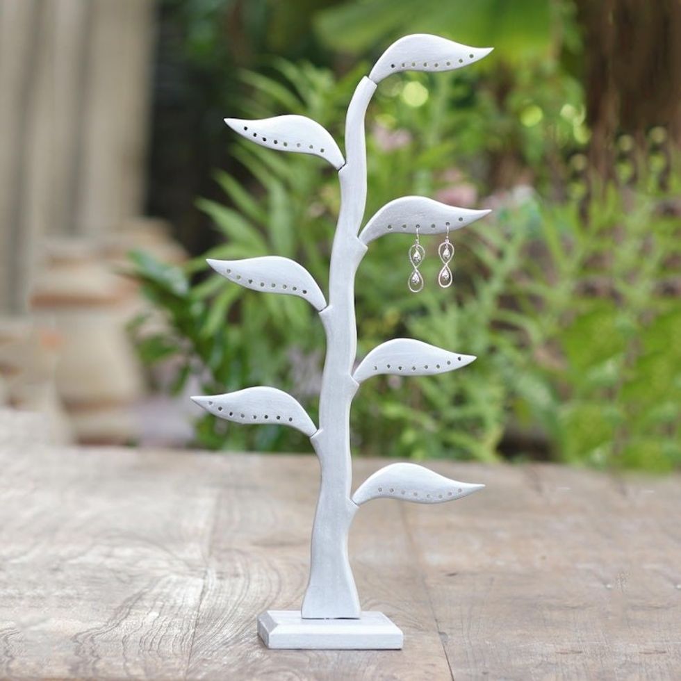 Silver Jempinis Wood Leaf-Themed Jewelry Holder 21 Inch 'Daun Salam in Silver'