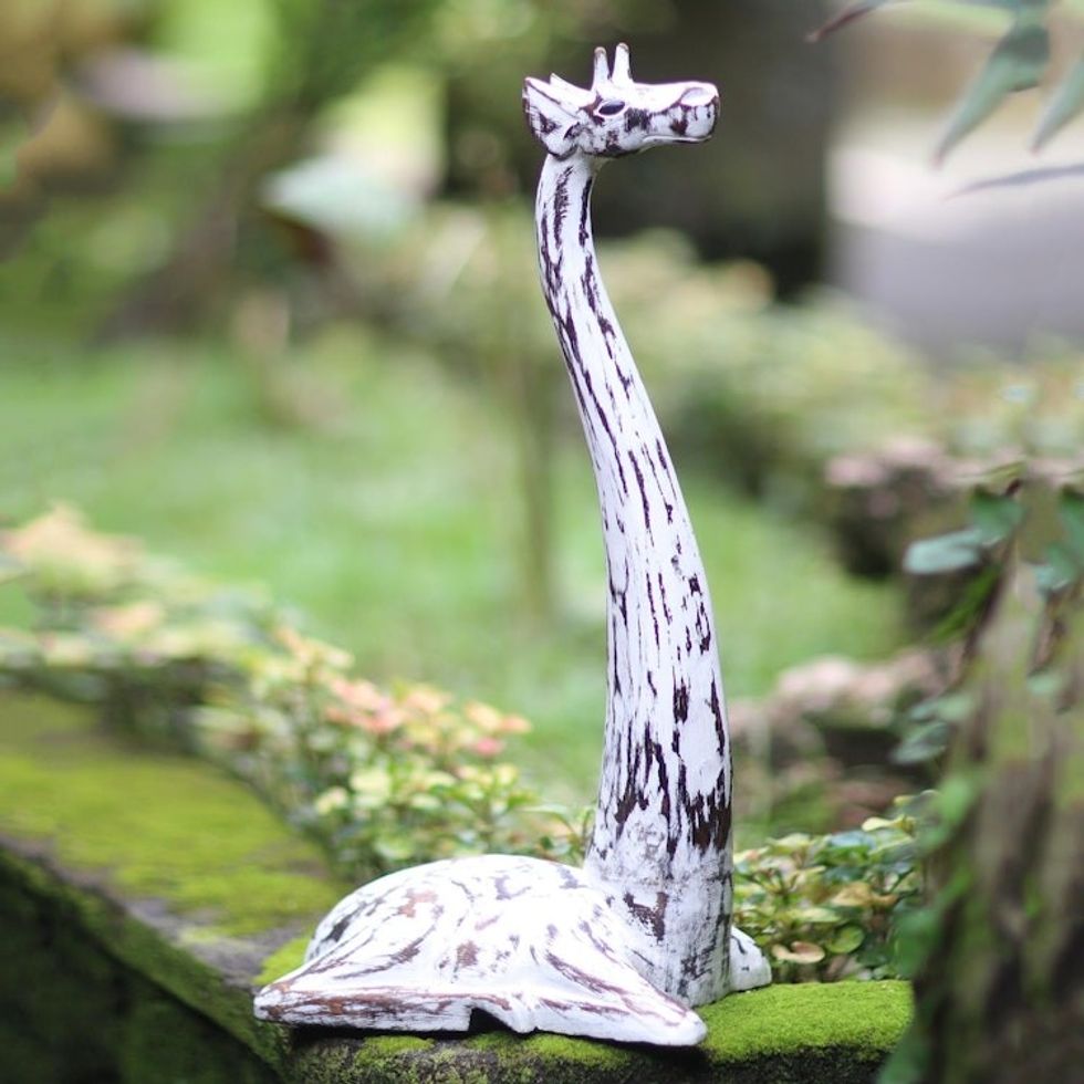 White Albesia Wood Giraffe Statuette 'Darling Giraffe'