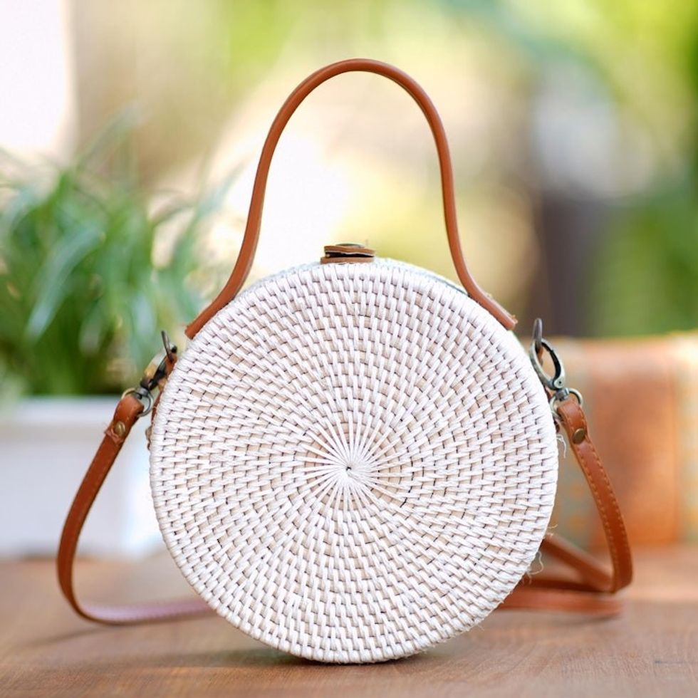 Natural Fiber and Leather Round Sling Bag 'Blanc'