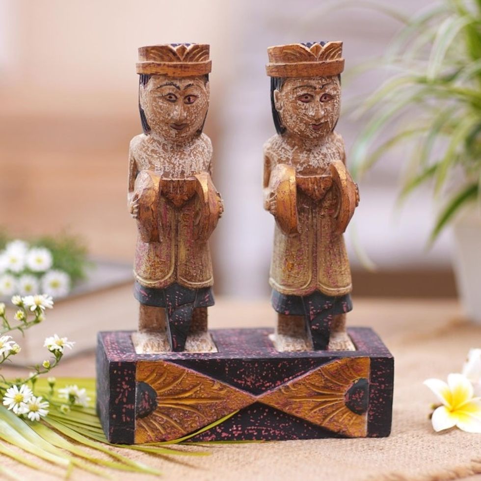Hand Made Albesia Wood Statuette 'Accompanying Ceng Ceng'