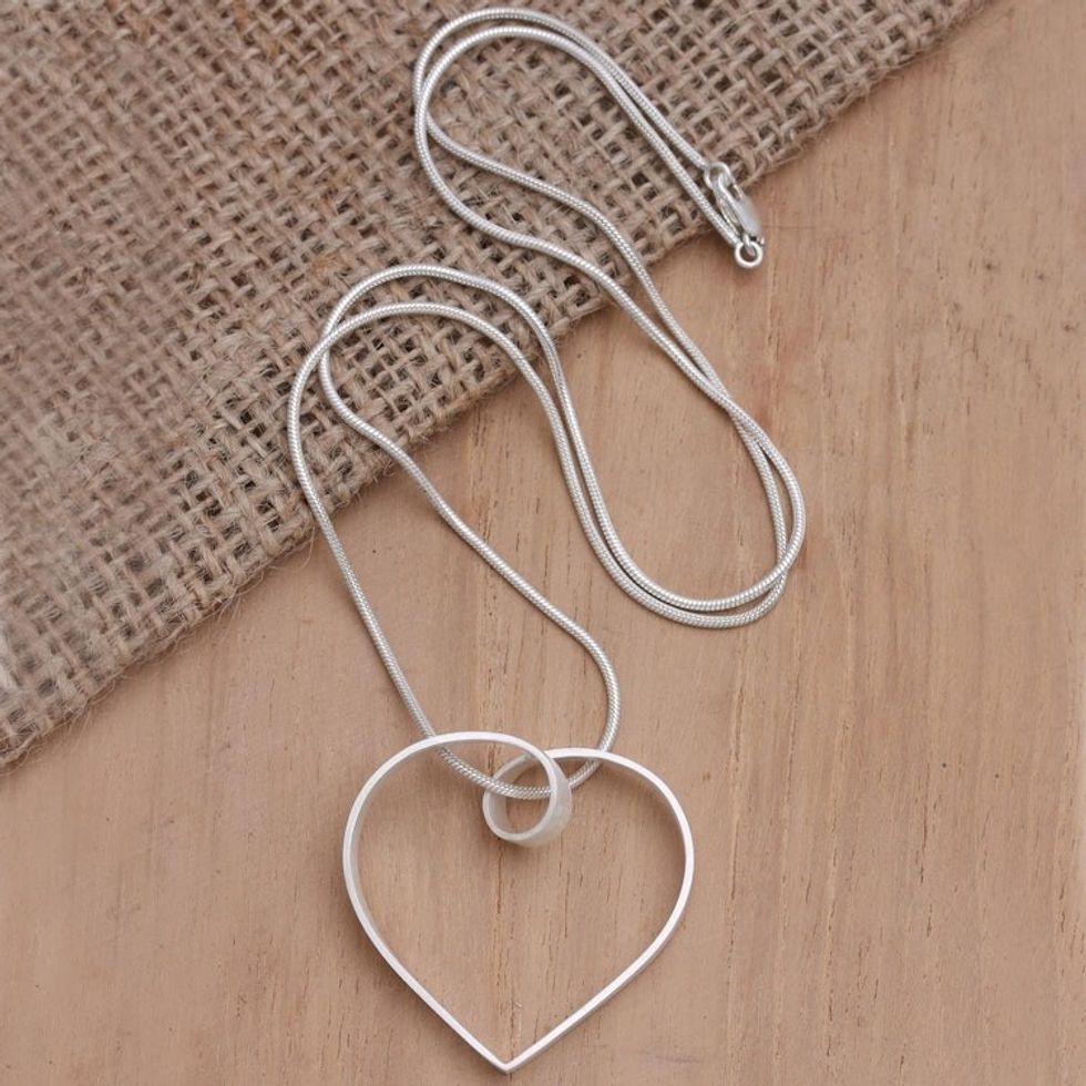 Heart Shaped Pendant Necklace 'Love All Around'