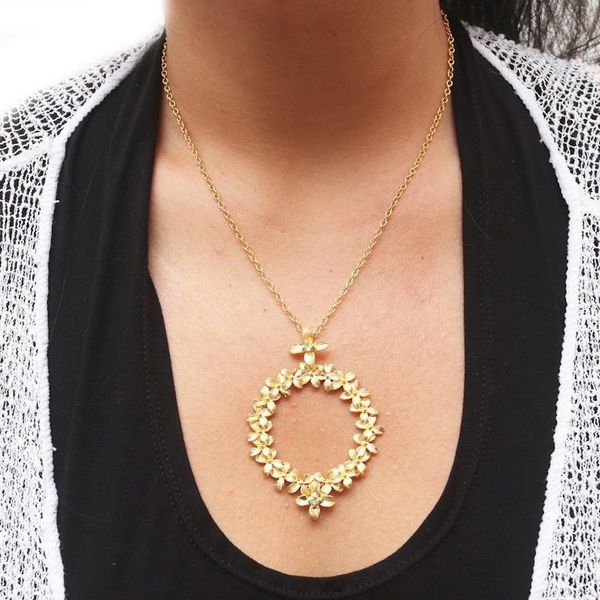 Alternate image for Gold-Plated Peridot Floral-Motif Pendant Necklace Wreathed in Flowers