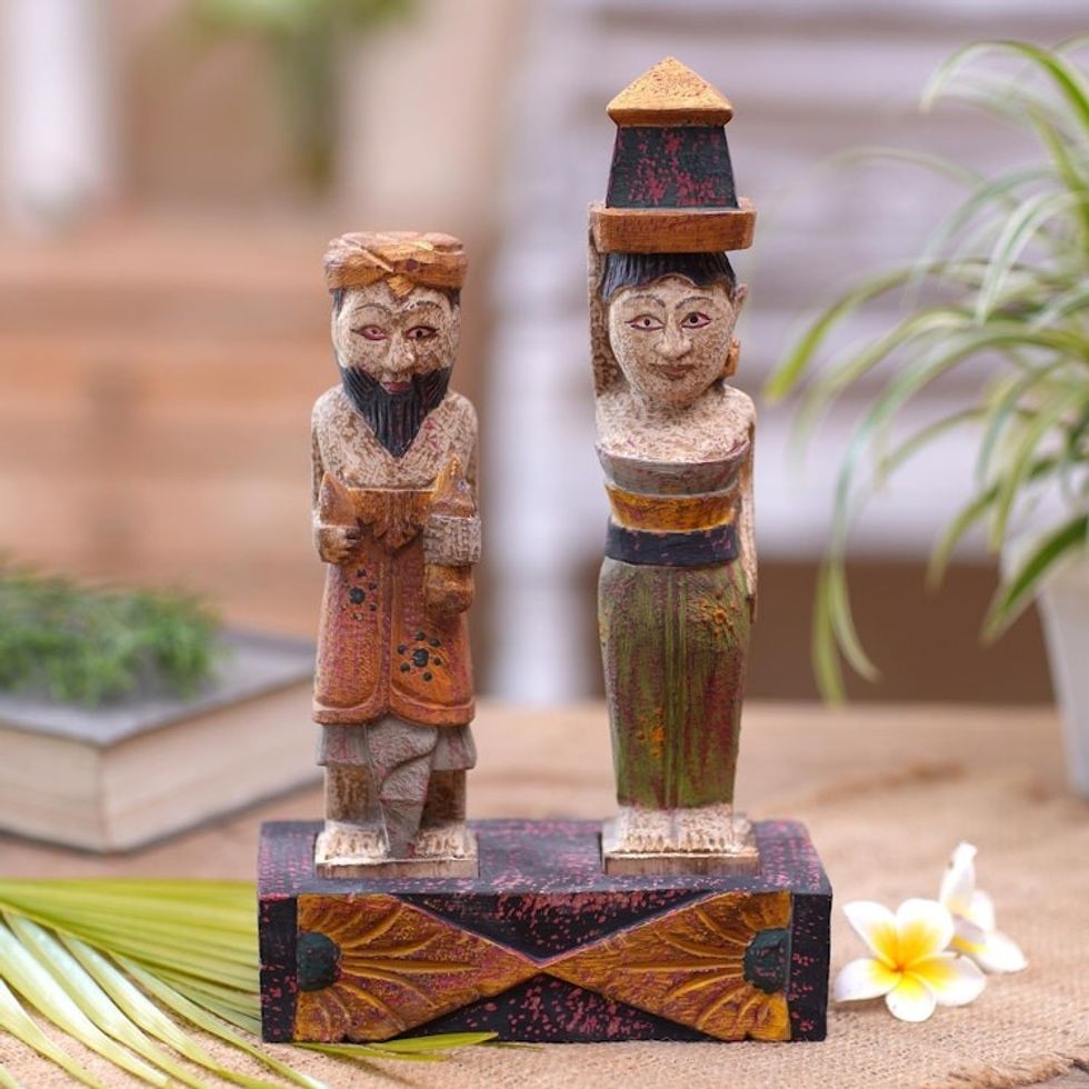 Hand Carved Albesia Wood Statuette 'Sulinggih'