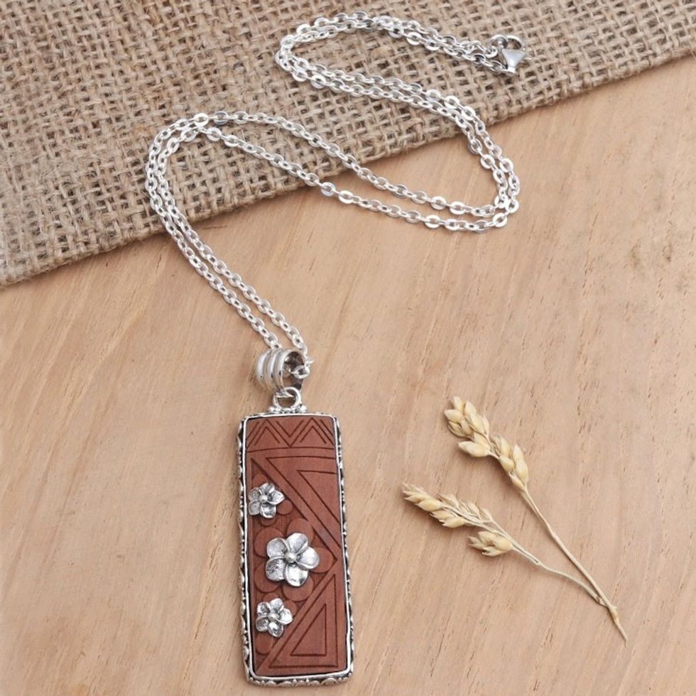 Sawo Wood Pendant Necklace with Floral Motif 'Scent of Snow'