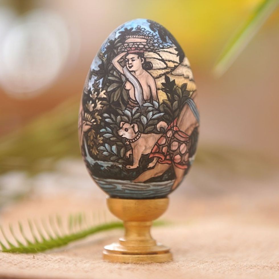 Hand-Painted Indonesian Wood Egg Sculpture 'Juru Pencar'