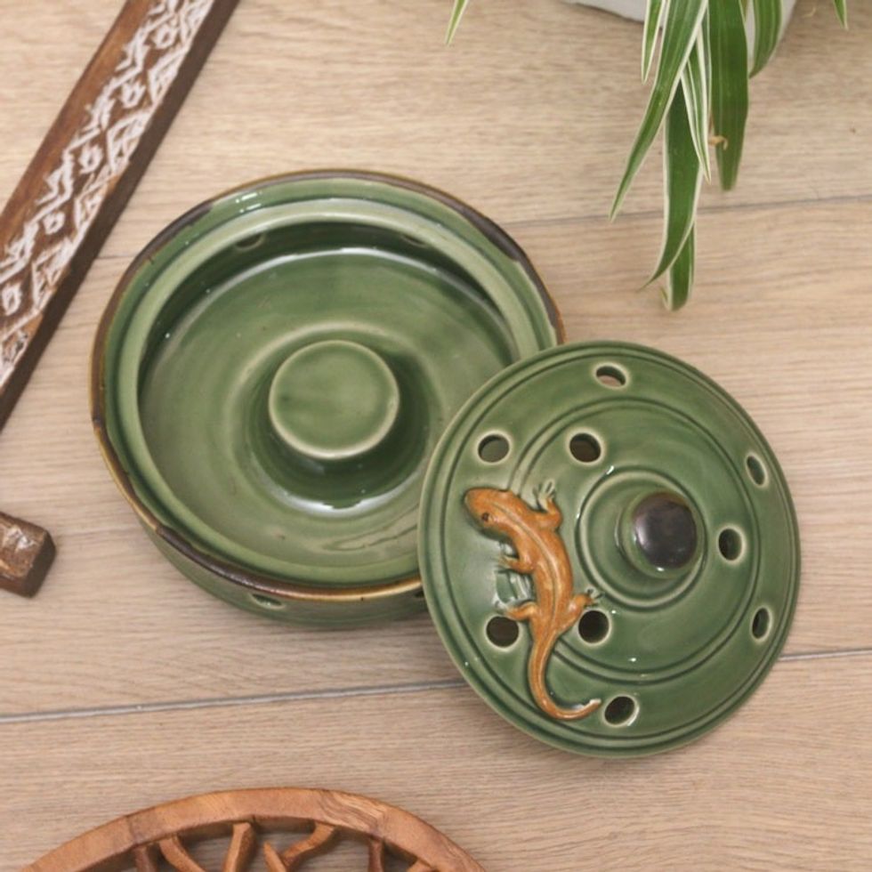 Green Handmade Lizard-Themed Porcelain Mosquito Coil Holder 'Lizard with Polka Dots'