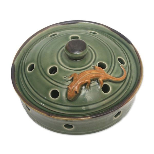 Alternate image for Green Handmade Lizard-Themed Porcelain Mosquito Coil Holder Lizard with Polka Dots