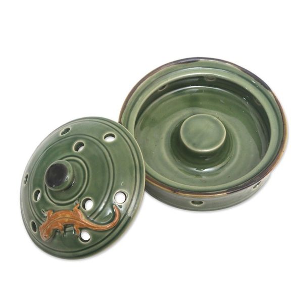 Alternate image for Green Handmade Lizard-Themed Porcelain Mosquito Coil Holder Lizard with Polka Dots