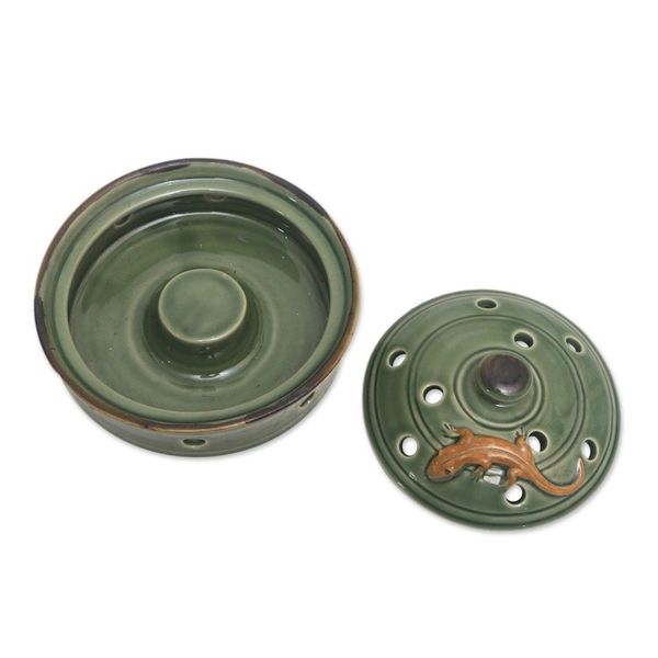 Alternate image for Green Handmade Lizard-Themed Porcelain Mosquito Coil Holder Lizard with Polka Dots