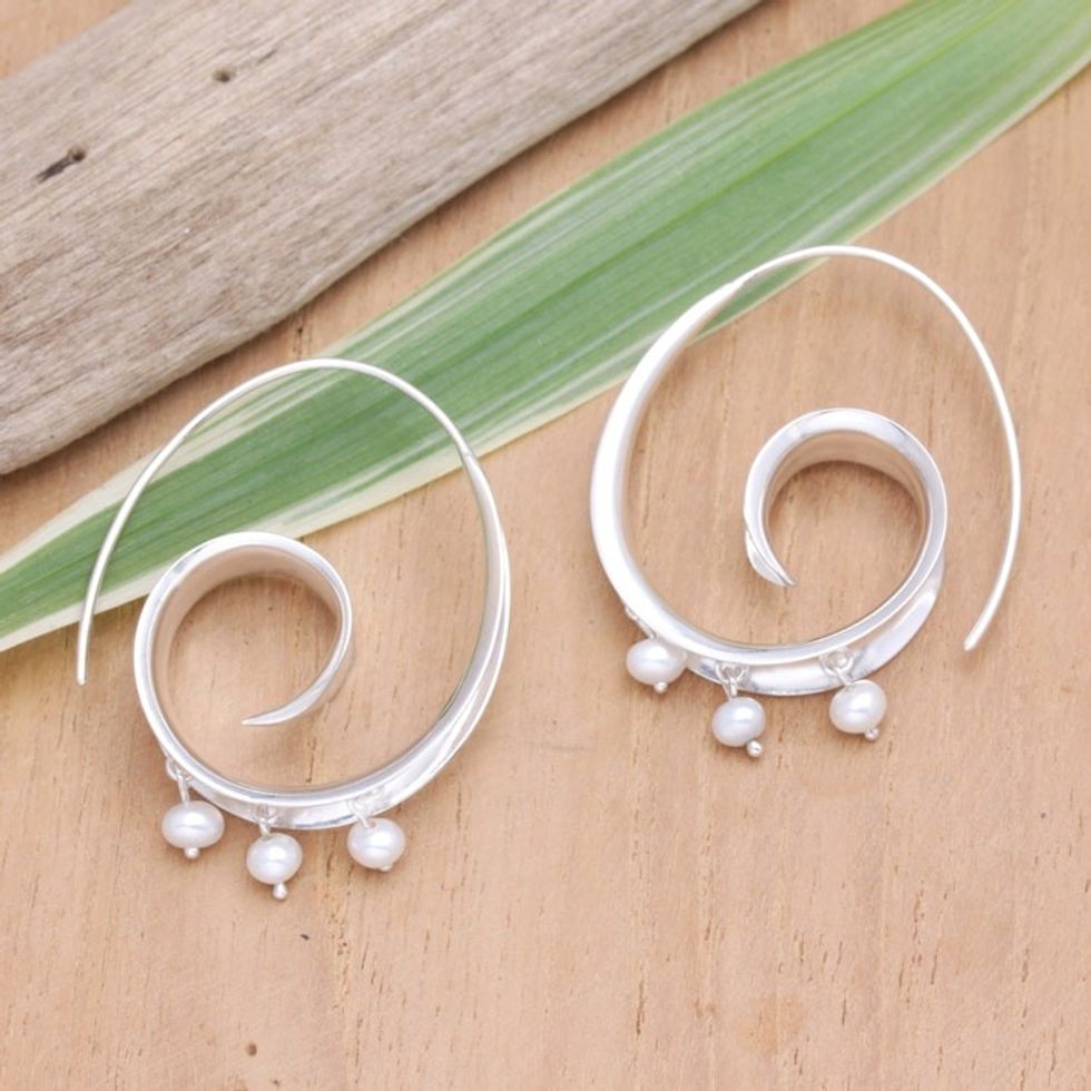 Grey Cultured Pearl Drop Earrings in a High Polish Finish 'Pearly Spiral'