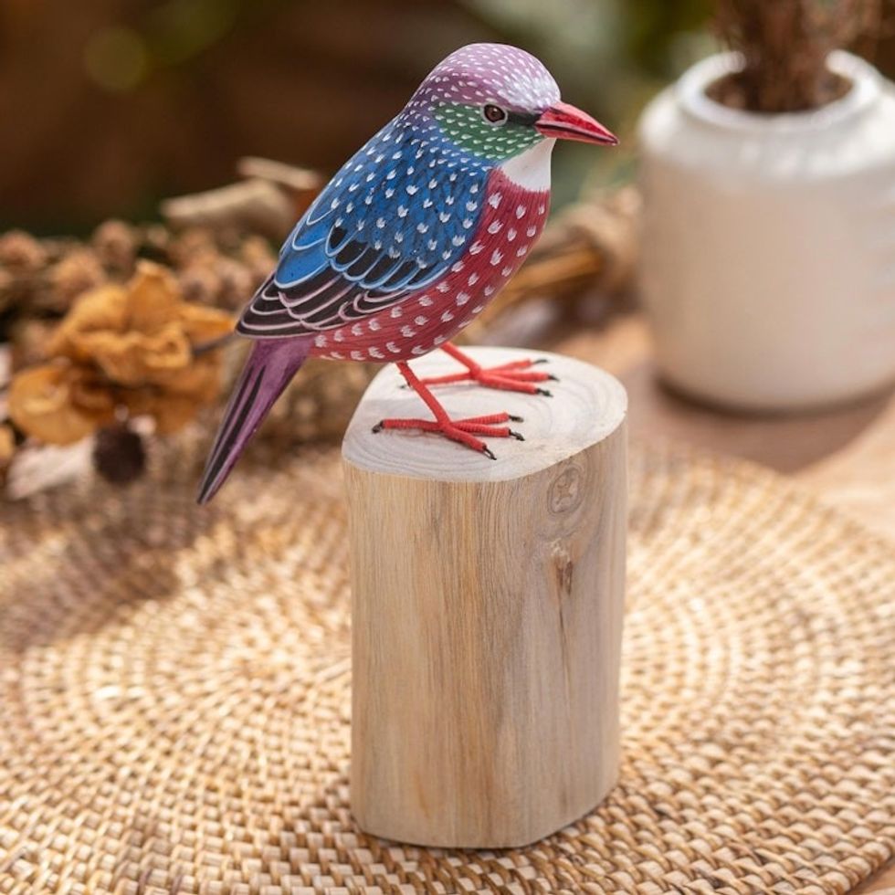 Teak Suar Wood Bird Statuette Carved and Painted by Hand 'Starling Spreeuw'