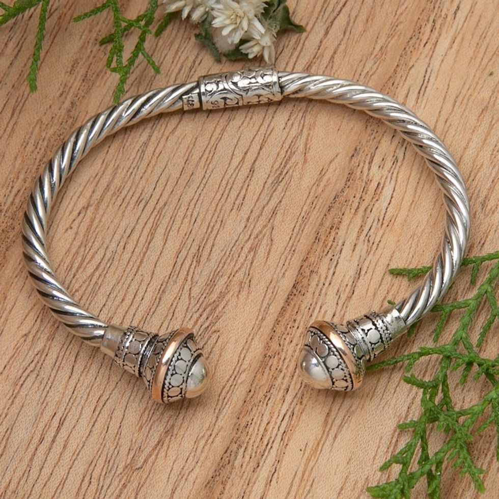 18k Gold-Accented Cuff Bracelet with Traditional Details 'Victorious Palace'