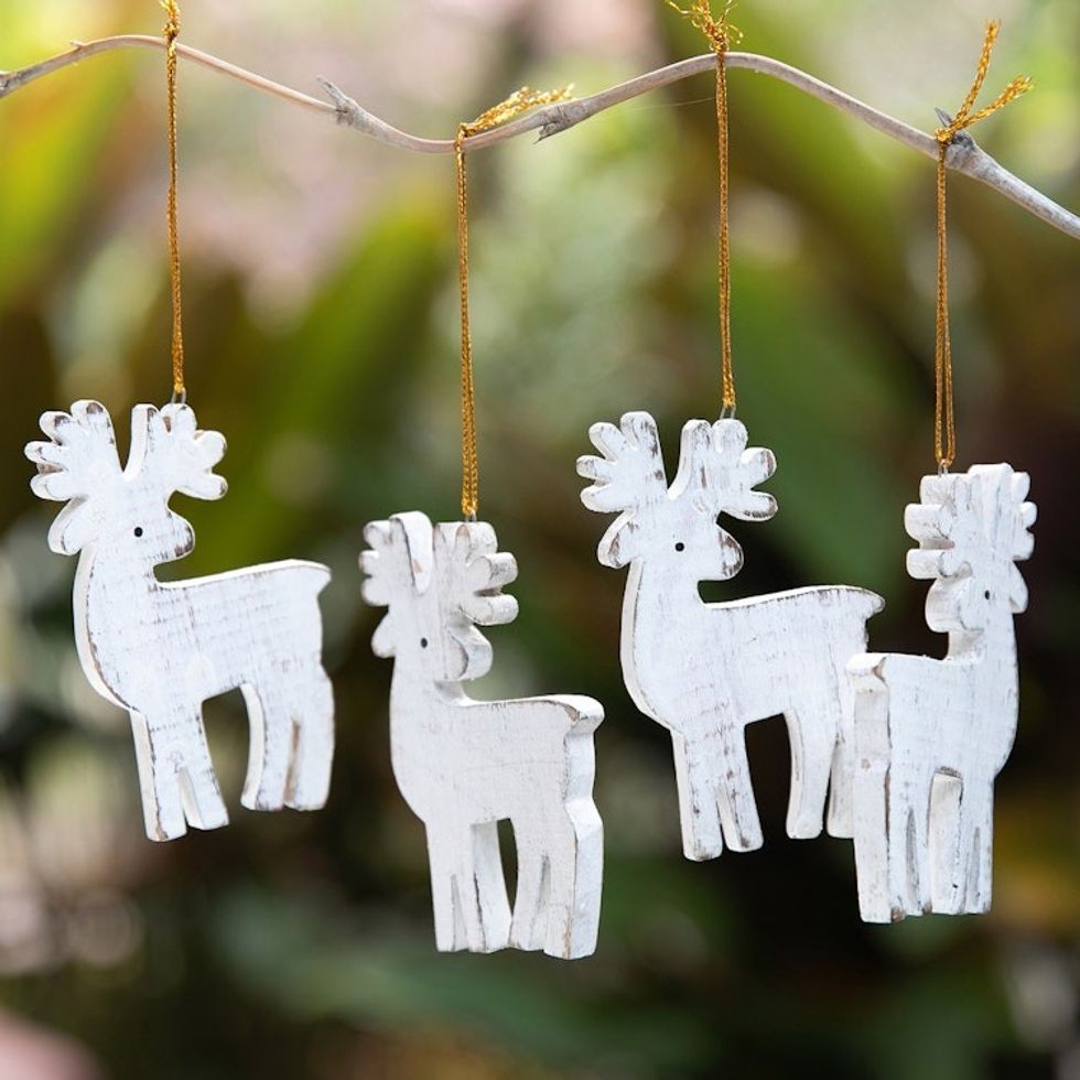 Set of 4 White Albesia Wood Holiday Reindeer Ornaments 'Snowy Reindeer'
