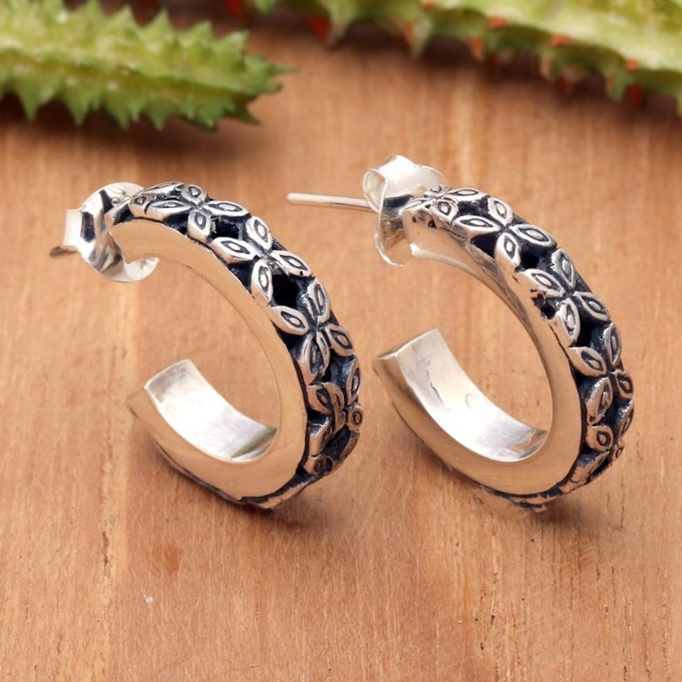 Classic Clover-Themed Sterling Silver Half-Hoop Earrings 'Clover Nimbus'