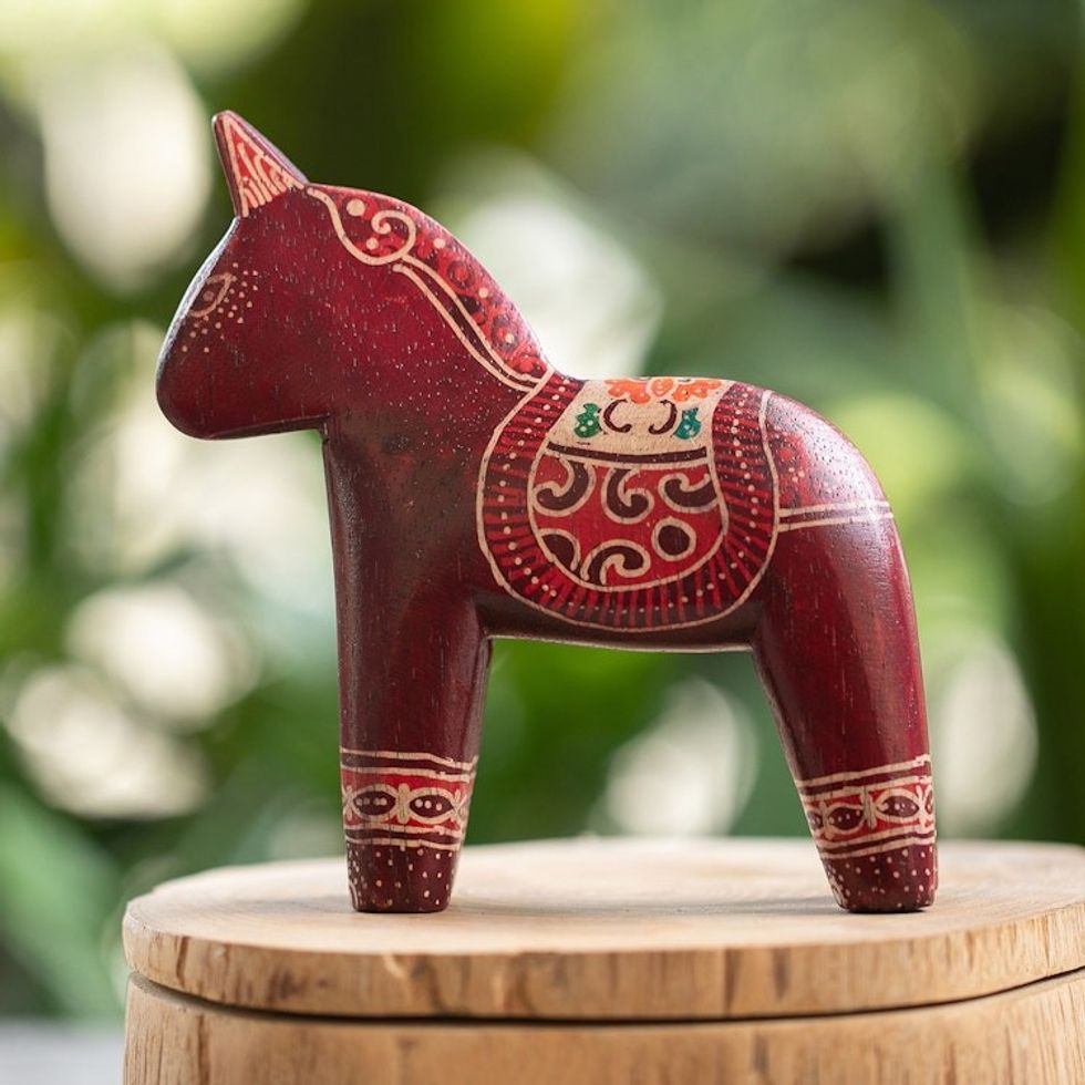 Folk Art-Themed Batik Crimson-Red Pule Wood Horse Sculpture 'Crimson Dala Horse'