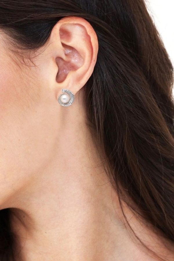 Alternate image for Whirl-Shaped Grey Cultured Pearl Button Earrings from Bali Ocean Whirl