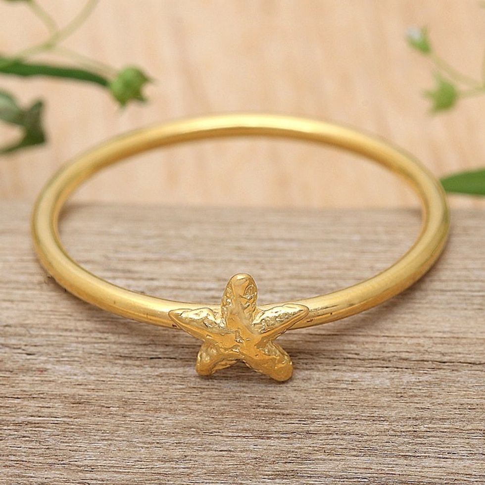 Polished Textured 18k Gold-Plated Starfish Band Ring 'Cute Starfish Gleam'