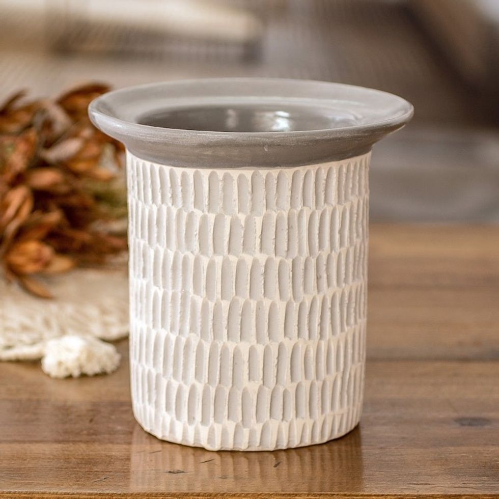 Handcrafted Textured Watertight Ceramic Vase from Guatemala 'Art and Elegance in Grey'