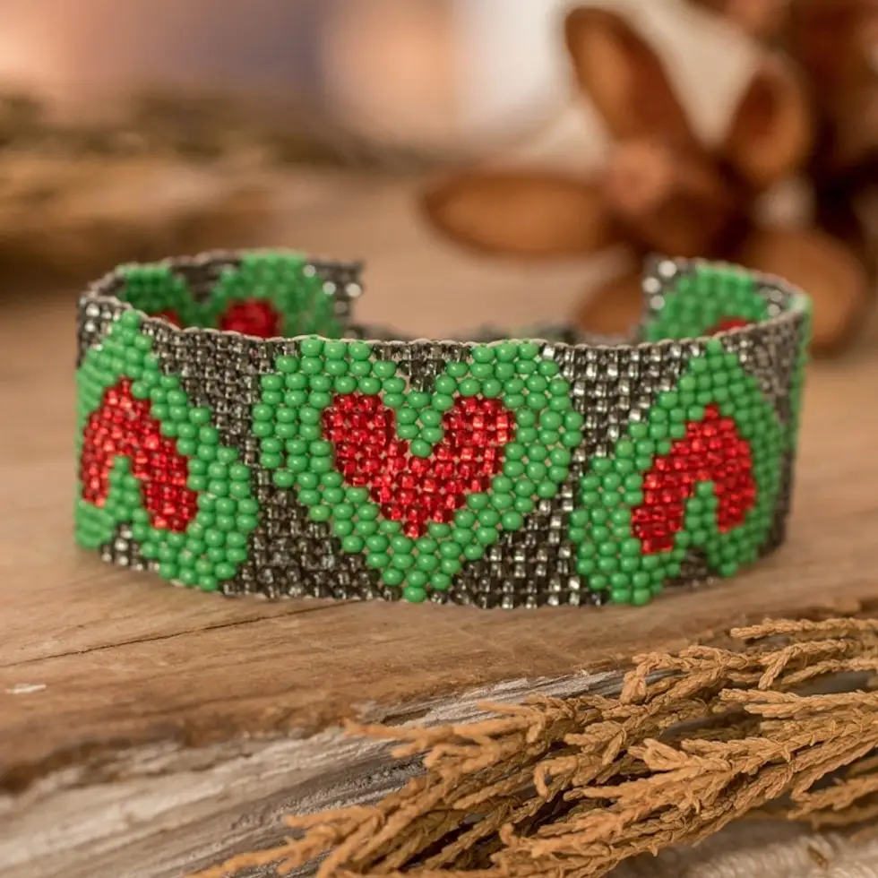Adjustable Grey Red Green Beaded Bracelet with Heart Theme 'Green Queen of Hearts'
