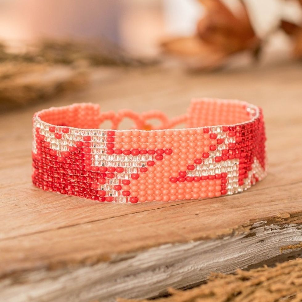 Handcrafted Red and Pink Star Glass Bead Wristband Bracelet 'Dulcet Blast'