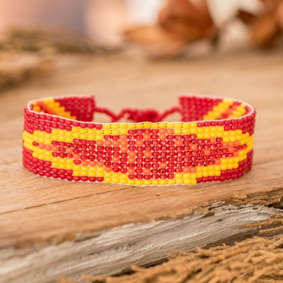 Summer-Themed Glass Beaded Wristband Bracelet in Warm Hues 'Summer Harmony'