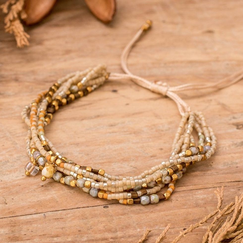 Glass Beaded Strand Bracelet in Beige and Golden Hues 'Trendy Beige'