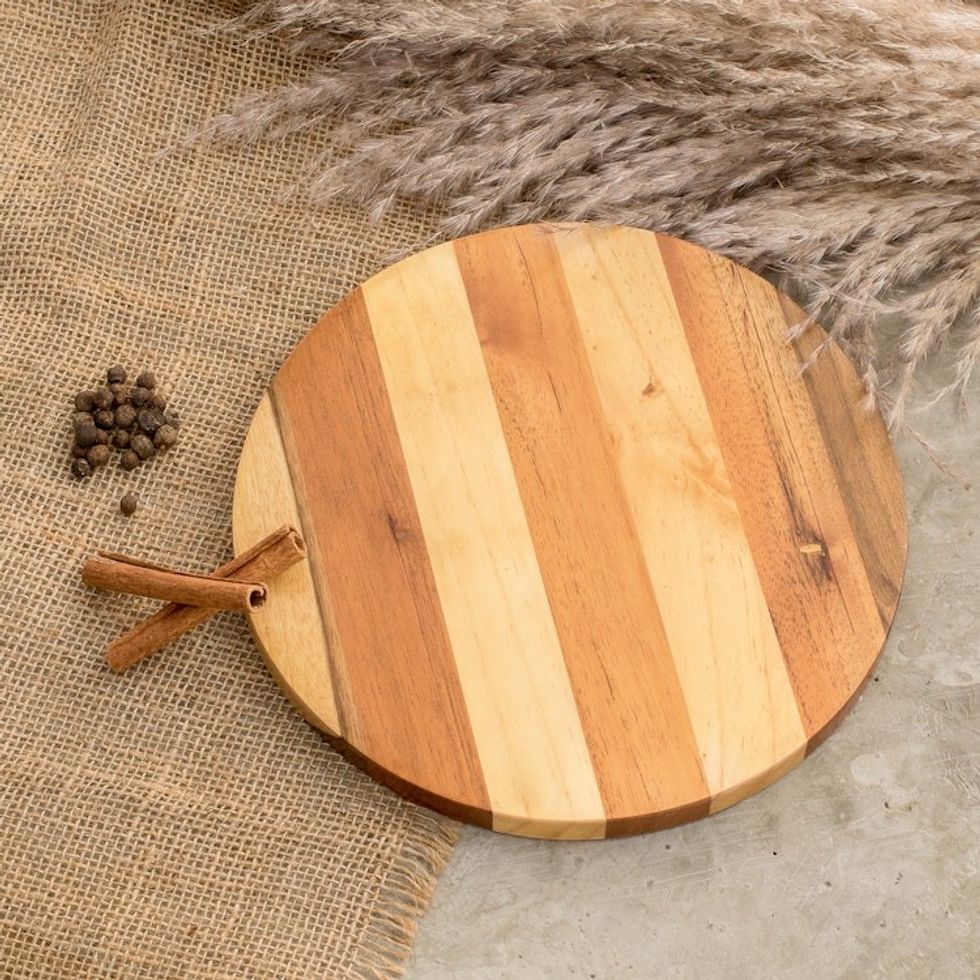 Handmade Round Bay Laurel, Cedar and Pinewood Cutting Board 'Delicious Moon'