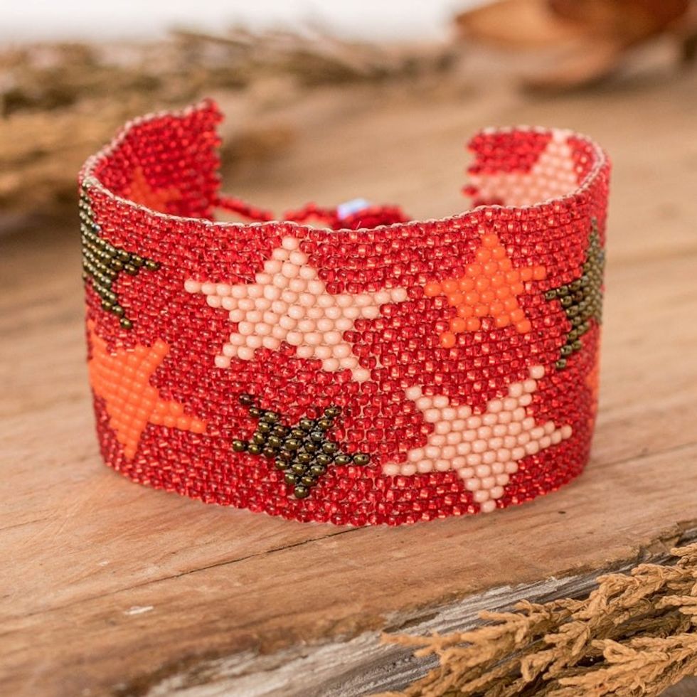 Star-Patterned Glass Beaded Wristband Bracelet in Red Hues 'Constellation in Red'
