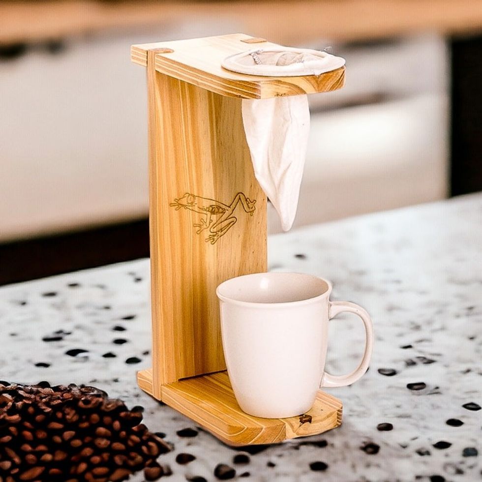 Frog-Themed Pinewood Single-Serve Drip Coffee Stand 'Lucky Scents'