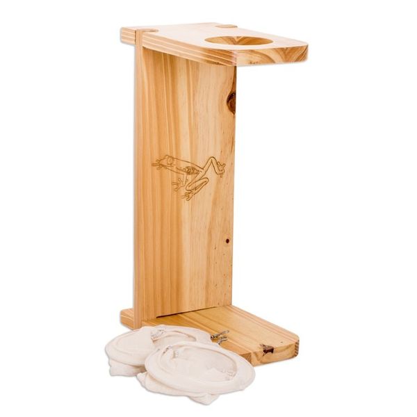 Alternate image for Frog-Themed Pinewood Single-Serve Drip Coffee Stand Lucky Scents