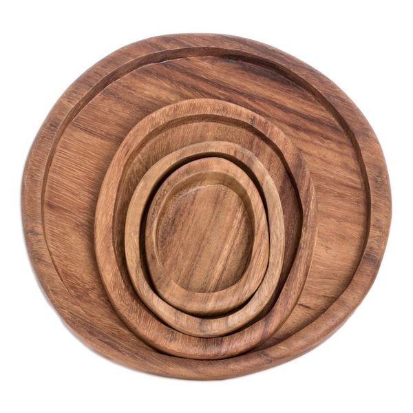 Alternate image for Set of 4 Hand-Carved Conacaste Wood Snack Plates Delicacy Family