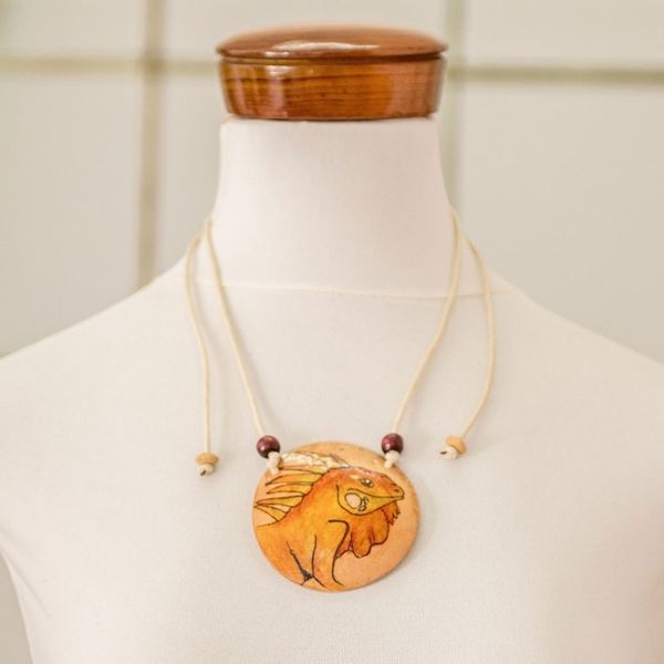 Alternate image for Hand-Painted Calabash Gourd Iguana Pendant Necklace Gentleness Portrayal