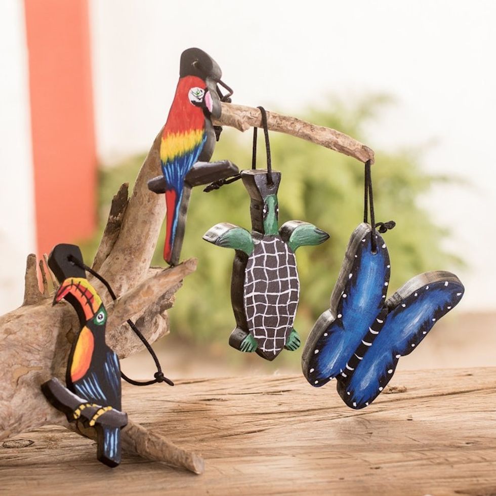 Set of 4 Hand-Painted Animal-Themed Pinewood Ornaments 'Vibrant Wildlife'