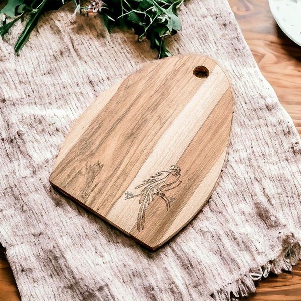 Alternate image for Semi-Oval Laurel Wood Cutting Board with Macaw Engraving Macaws Treats