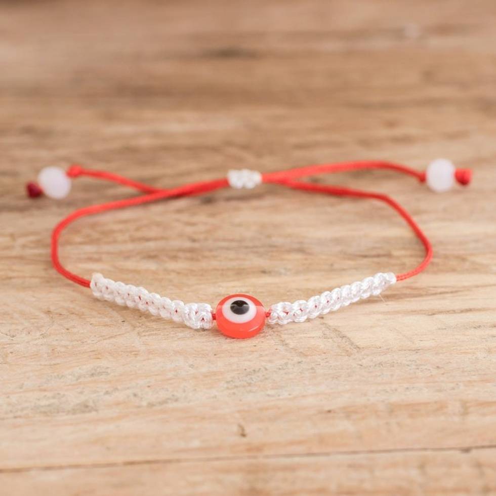 Handcrafted Macrame Pendant Bracelet with Red Nazar Amulet 'Red Nazar'