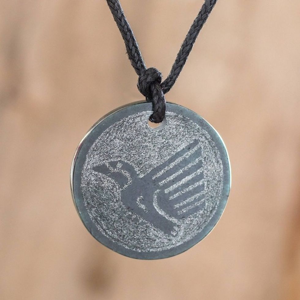Hand-Carved Jade Hummingbird Pendant Necklace from Guatemala 'Iq'