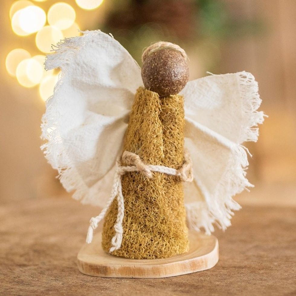 Central American Natural Fiber Angel Statuette 'Meadow Angel'