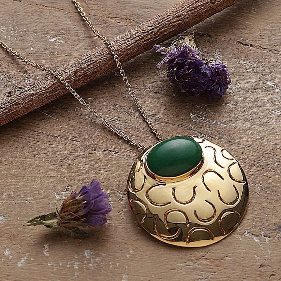 High-Polished Brass and Green Onyx Pendant Necklace 'Glowing Era'