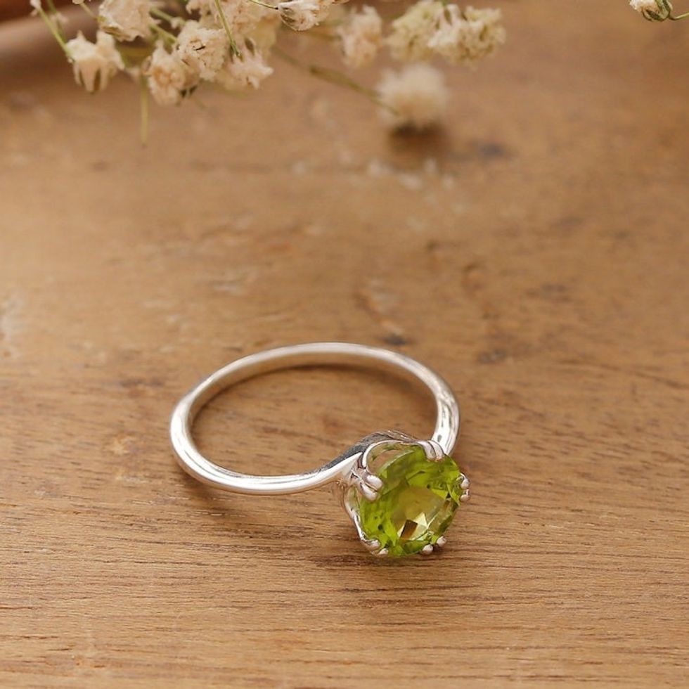 Artisan-Made Natural 2-Carat Faceted Peridot Solitaire Ring 'Delhi Fortune'