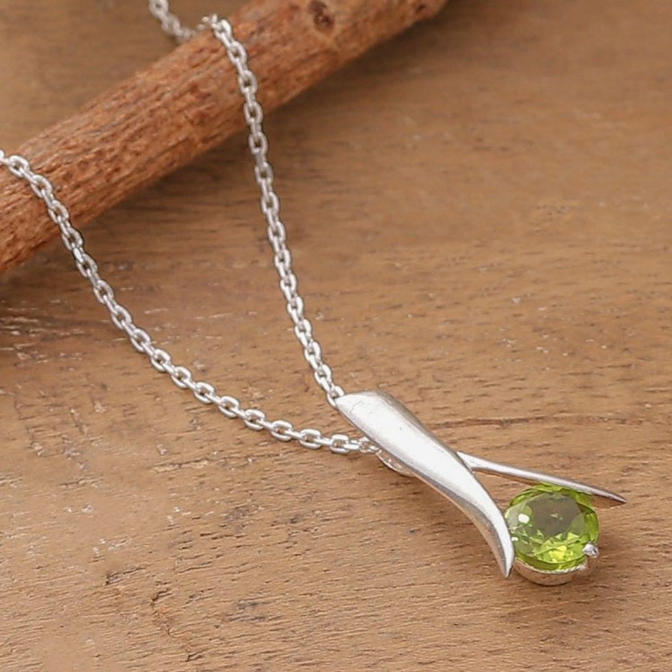 Modern Sterling Silver and 1-Carat Peridot Pendant Necklace 'Harmonious Flare'