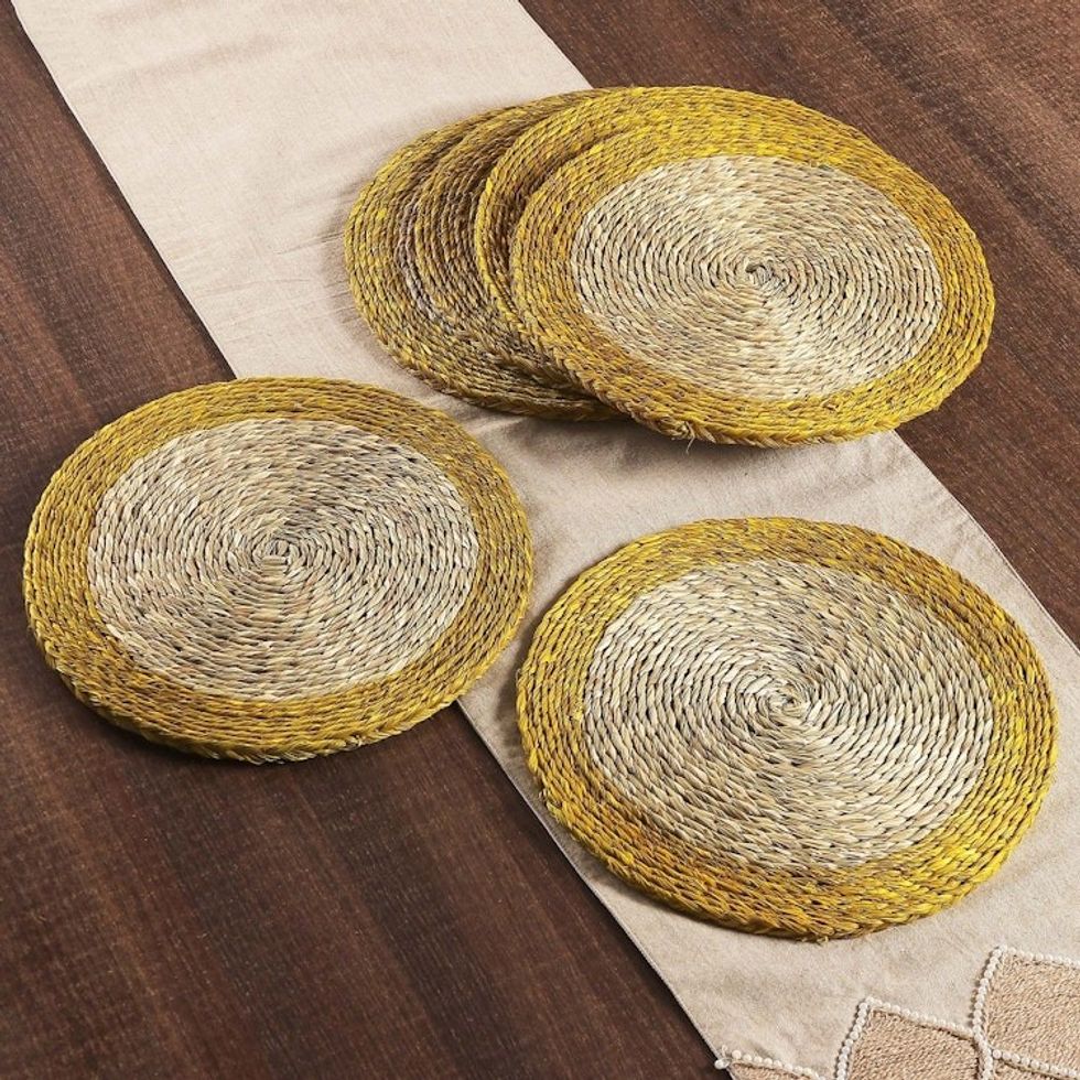 Set of 6 Round Golden Natural Sabai Grass Fiber Placemats 'Golden Banquet'
