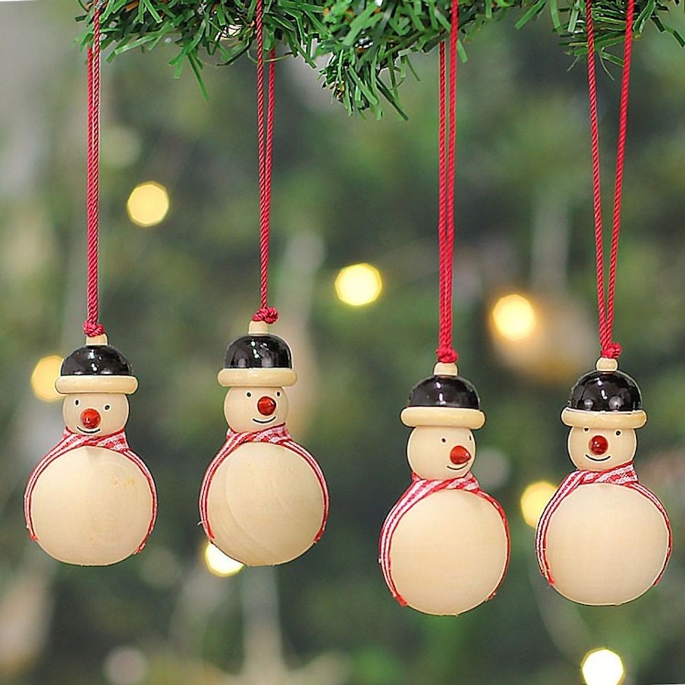 Christmas-Themed Wooden 4-Piece Set of Snowman Ornaments 'Joyful Snowmen'