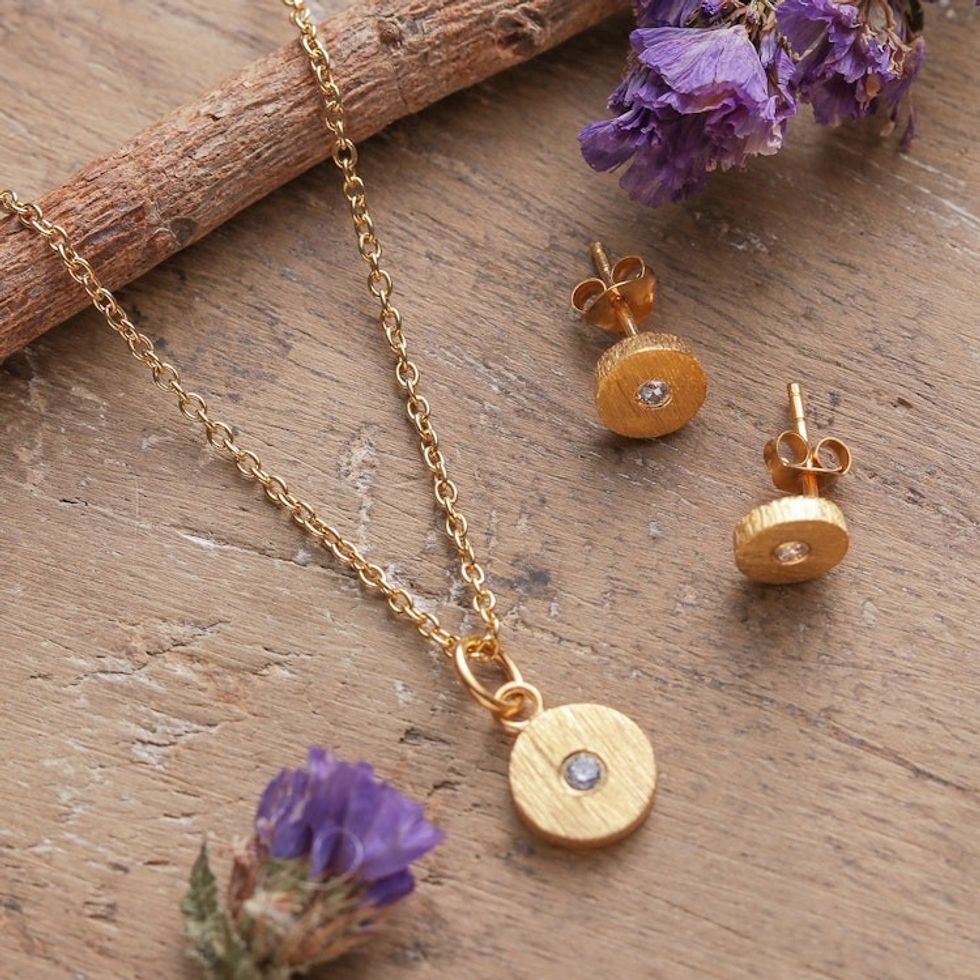 Minimalist 22k Gold-Plated Necklace and Earrings Jewelry Set 'Victorious Glimpse'
