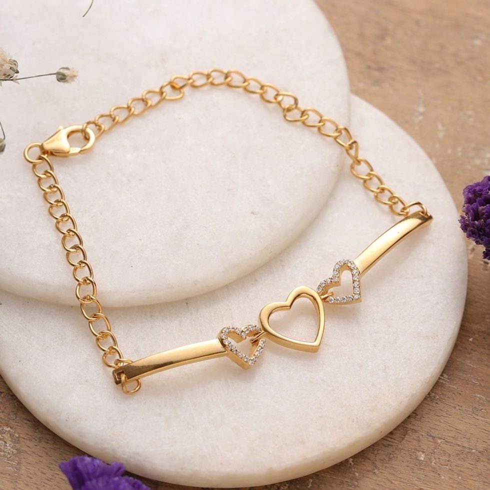 Heart-themed 22k Gold-Plated Cubic Zirconia Pendant Bracelet 'Radiant Hearts'
